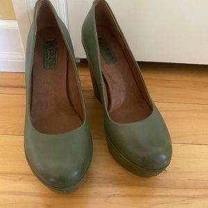 Kirk-ease 4’ platform heels green only worn a few times